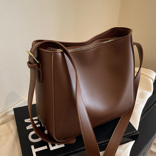 Women's Bag Retro Casual Shoulder Bag Women's New Autumn and Winter Fashion Bucket Bag Niche Trend Commuter Crossbody Bag