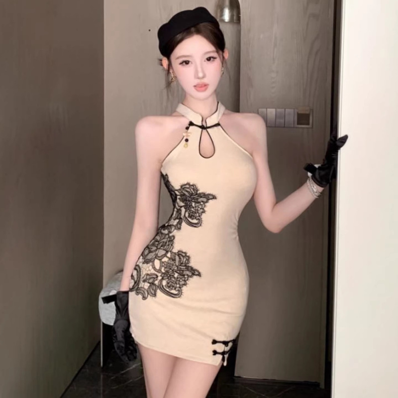 Purely Sexy Hot Girl Sleeveless Cheongsam Young Style Embroidered Slim-Fit Short Bodycon Dress Purely Sexy Hot Girl Sleeveless Cheongsam Young Style Embroidered Slim-Fit Short Bodycon Dress