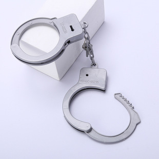 Halloween props plastic toy handcuffs cross-border foreign trade simulation ordinary prank parody handcuffs with keys