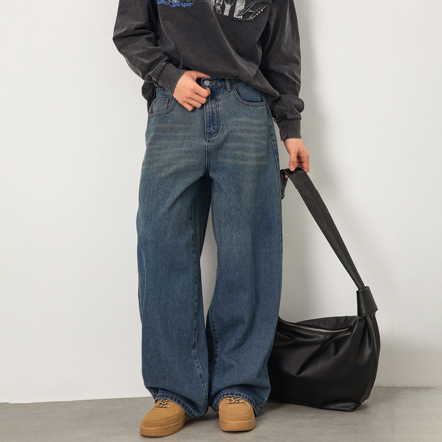 Vintage Washed Gradient Blue Jeans – Baggy Straight-Leg Denim Pants For Men (Distressed Finish, Mid-Rise, Non-Stretch Cotton Blend, M-Xxxl)_voghion.com