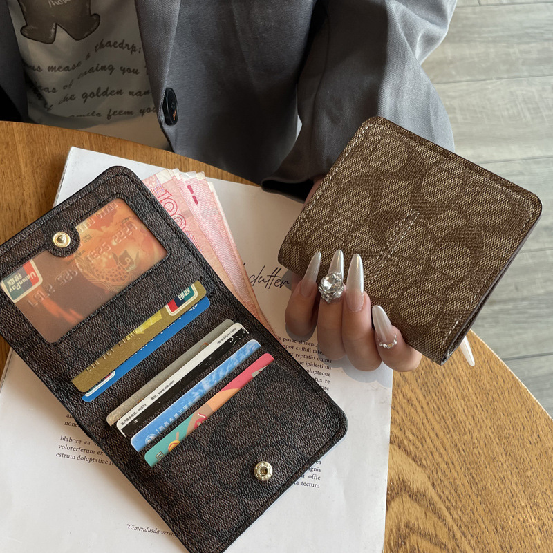 2026 New Fashion Trendy Women's Simple Stitched Short Wallet with High-End Clasp, Thin Design, Multiple Card Slots