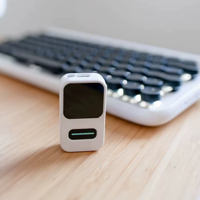 Популярный портативный инфракрасный лазерный дальномер специально разработан для измерения пространства. Корпус компактный и портативный, его можно управлять одной рукой.