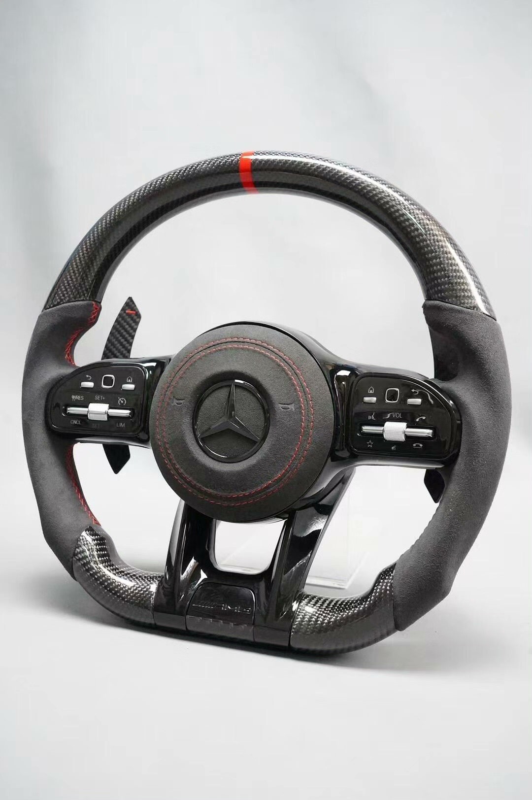 Suitable for Mercedes-Benz older models, this is a new AMG carbon fiber steering wheel with an alcantara suede finish, designed for the A-Class and E-Class models
