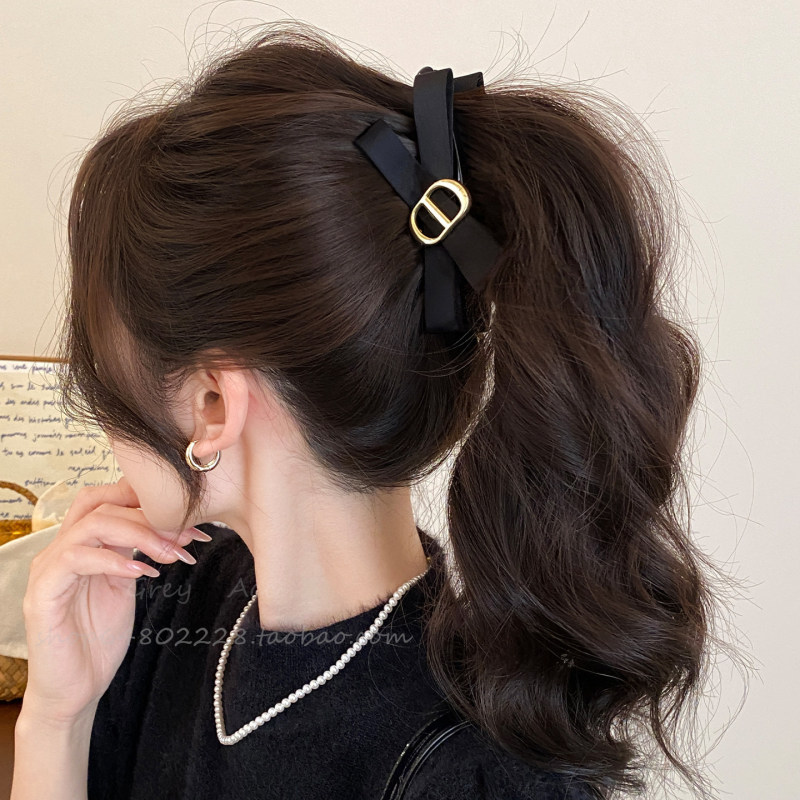 Korean-Style Gold Letter Cd Pig Nose Bow Banana Clip for Women, Hairpin for the Back of the Head, Ponytail Vertical Clip Hair Accessory Korean-Style Gold Letter Cd Pig Nose Bow Banana Clip for Women, Hairpin for the Back of the Head, Ponytail Vertical Clip Hair Accessory