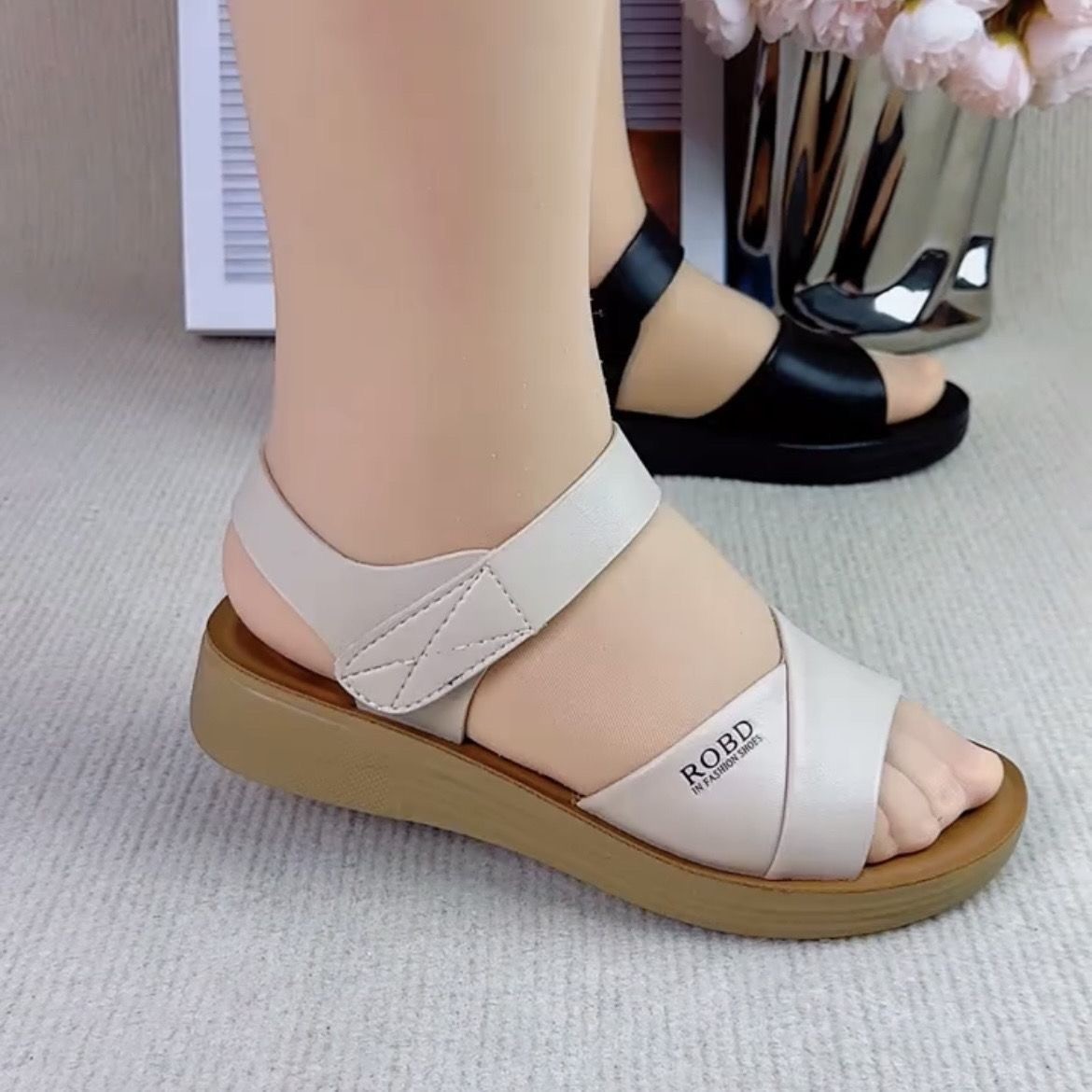 Sandalias planas para mujeres verano 2026 nuevos zapatos de madre cómodos suaves ligeros versátiles antideslizantes sandalias romanas