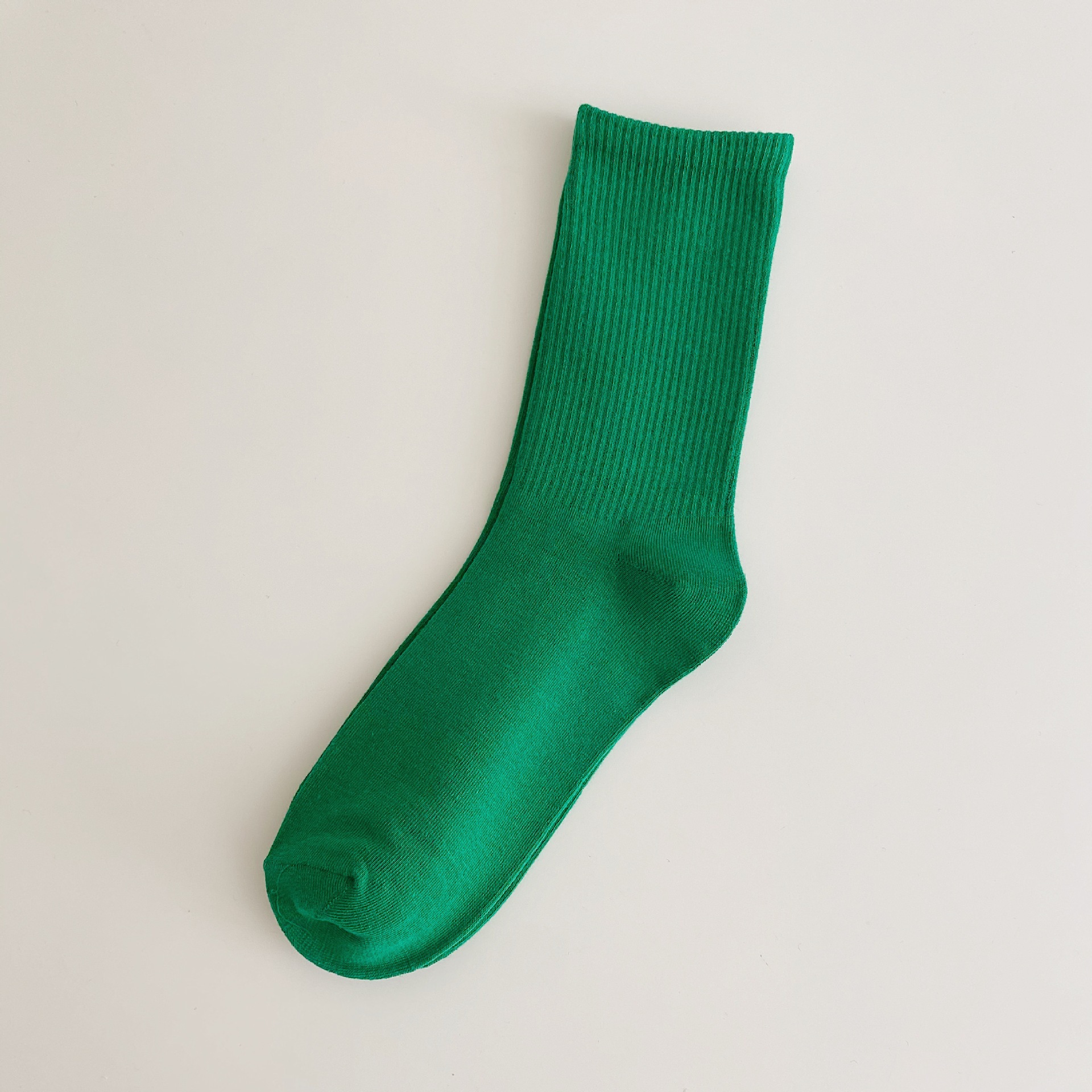 色の靴下の子供の中の筒の靴下のinsの潮の春秋の薄い金のキャンディーの色の秋冬の綿の質のバラの赤い純色のストッキングの靴下