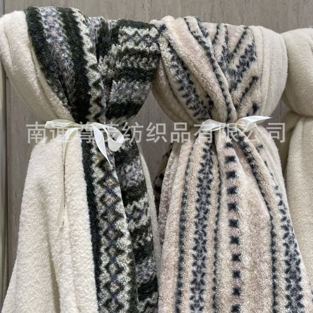 北欧复古秋冬双面盖毯午睡毯澳绒提花沙发毯手工毛球仿生羊毛绒毯