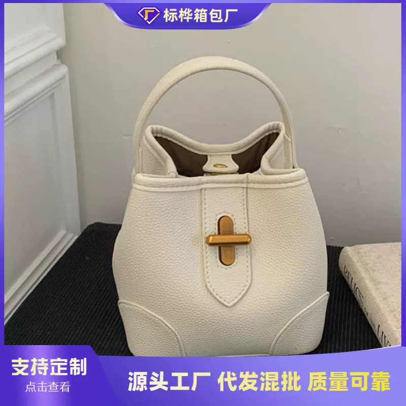 跨境精致外出小拎包包女式2026新款潮高级感单肩包通勤斜挎水桶包