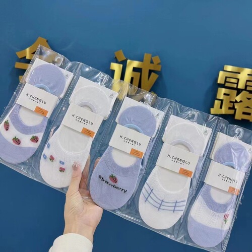 Spring and summer new style cute cartoon invisible socks for men and women, pure color with silicone boat socks, sports right-angle shallow socks