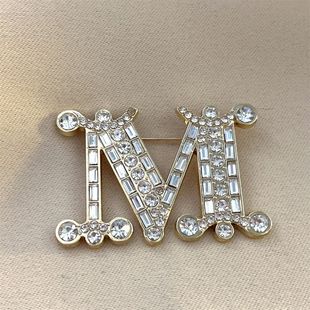 �W��M��ĸ���c����Ů�\���ɫ�Ͻ�����m�ϴ��½z��ë��M�҄e�