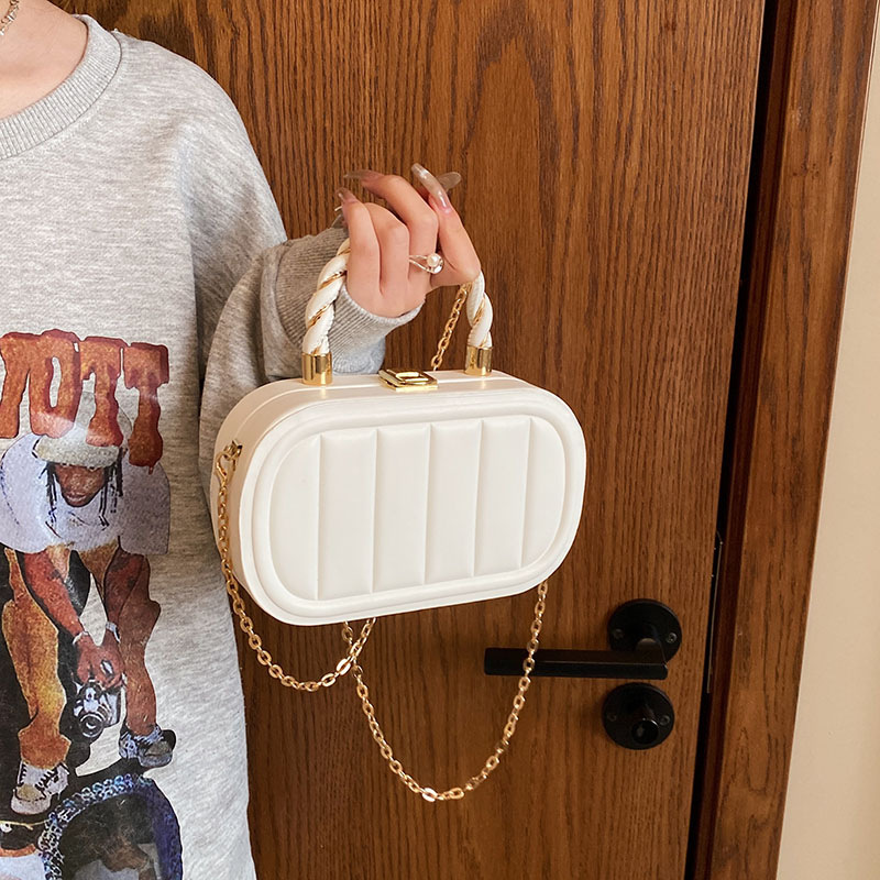 Kleine quadratische Tasche in Kettenkastenform, feminine Mode, einfache, handliche Umhängetasche, neue Umhängetasche 2024_voghion.com