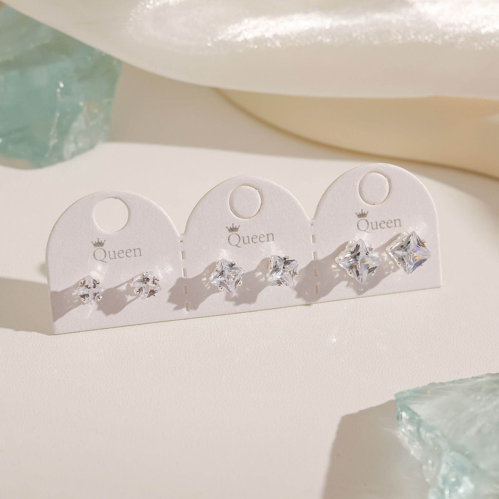 Juego de pendientes de aguja plateados, sencillos y compactos para mujer, pendientes geométricos en forma de corazón, bonitos, dulces y versátiles, venta al por mayor para puestos de mercado