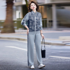 中年のお母さんの春と秋のファッションスーツ2025の新型の洋気のコートの中で老年の婦人服の春のレジャーのスポーツウェア