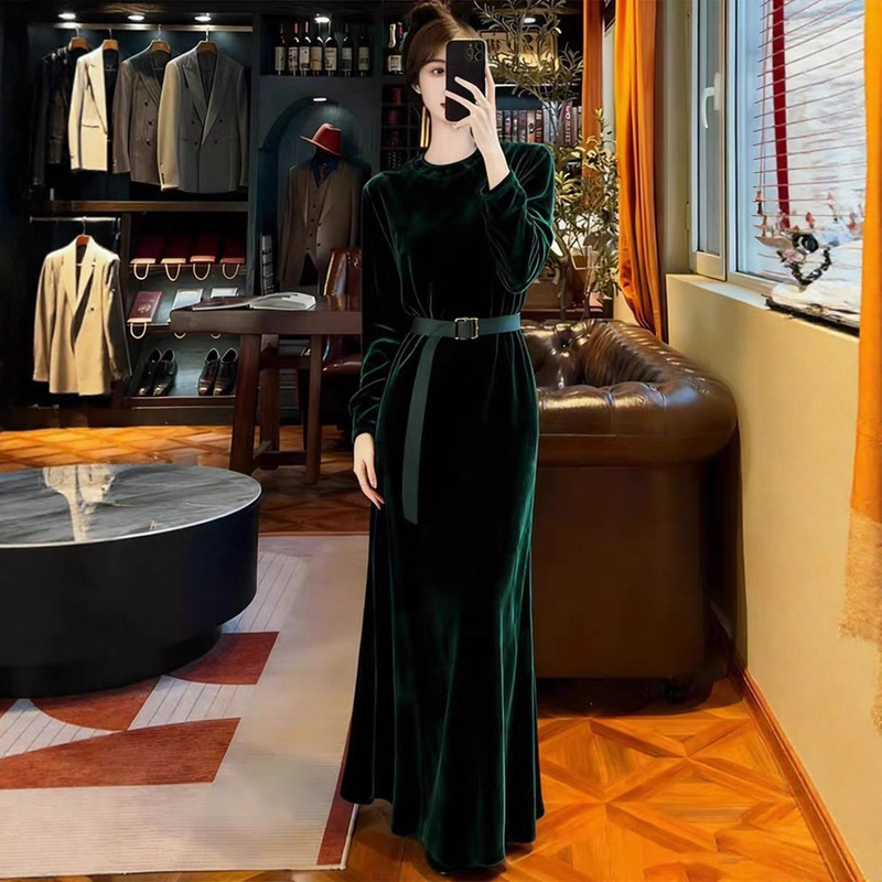 2025 Autumn/Winter New Style Elegant Lady Green Velvet Dress for Women, Long Sleeve, Waist-Cinching, Slimming, and Stylish Long Dress