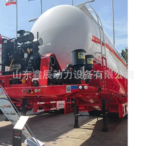 35-Cubic Bulk Cement Tank Truck Equipped with 4102 Diesel Engine, 12-Cubic Air Compressor, Four-Cylinder Water Cooling