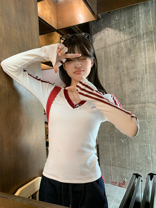 宋正恩蝴蝶结绣花拼色长袖t恤女秋季新款v领修身显瘦内搭上衣|undefined