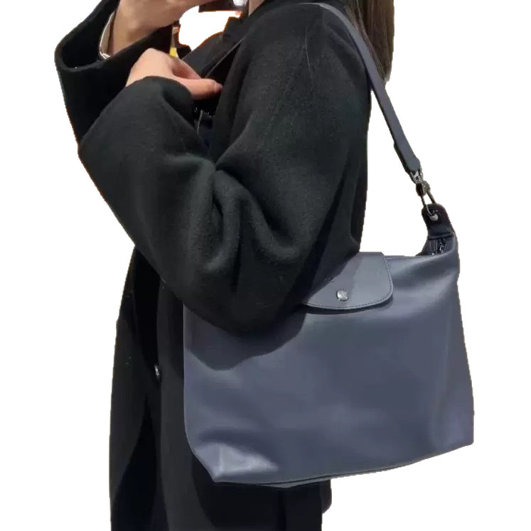 高品質の新型XTRAの小さい牛革の大きいサイズのわきの下で女性の本革のHOBOの郵便の差の大容量の斜め掛けのショルダーバッグ|undefined