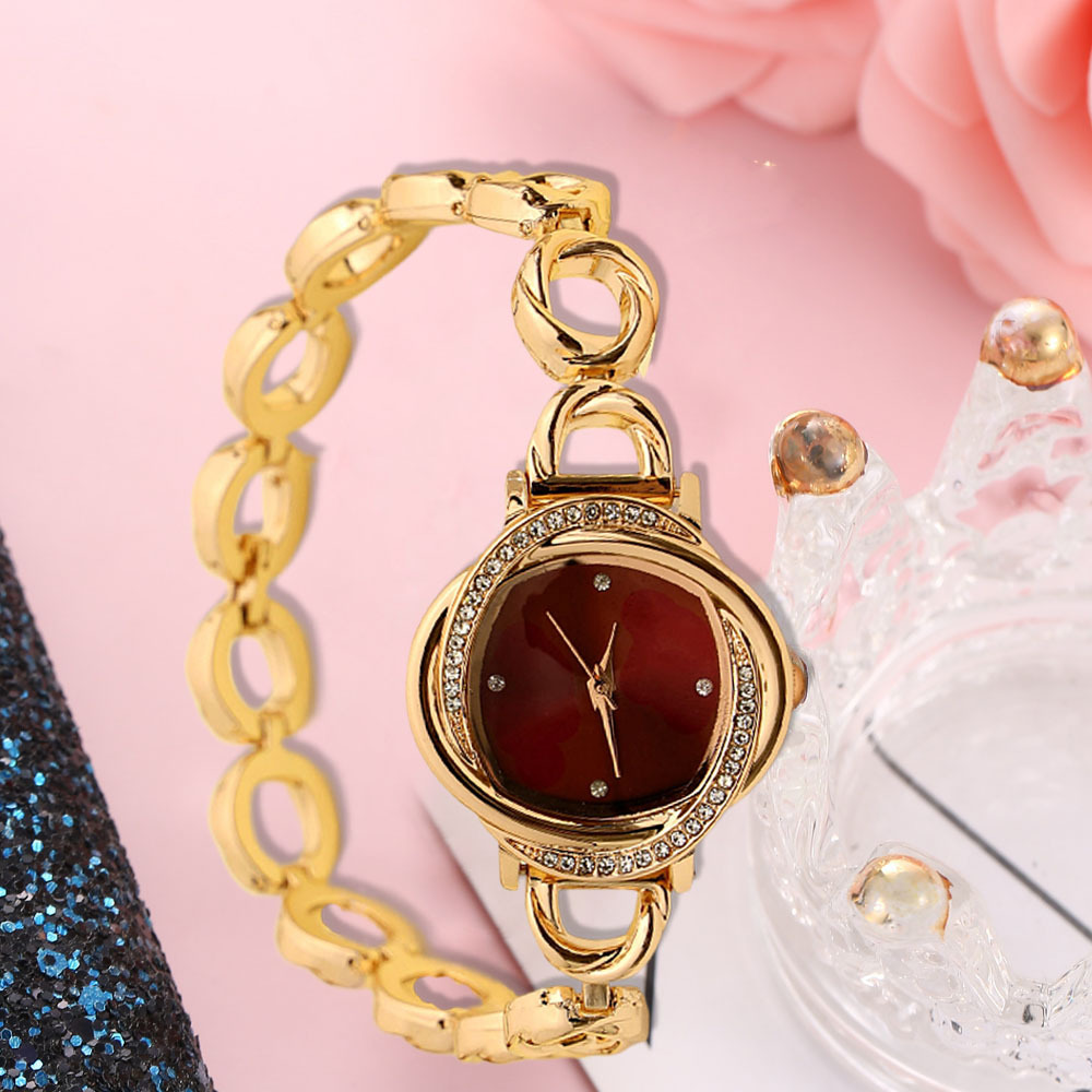 Temperamento cadena de mano reloj de mujer estudiante versión coreana simple casual punto diamante tendencia moda 2024 nuevo estilo Mori mujer