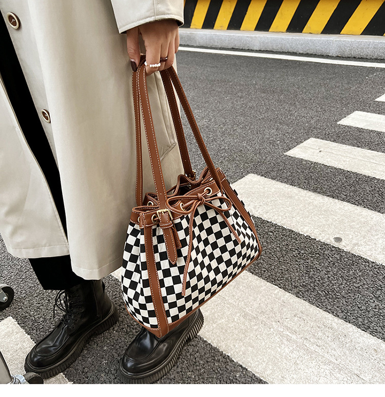 Bag Women 2021 New Autumn And Winter Ladies Bag Fashion Checkerboard Large Capacity Tote Bag display picture 3