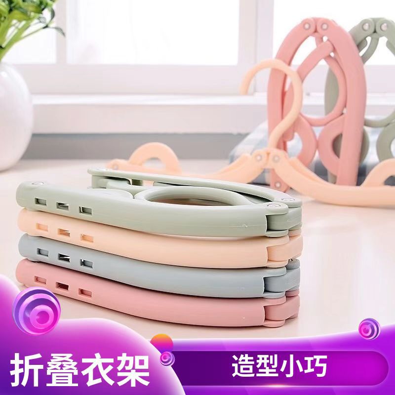 Handheld hanger for traveling for students