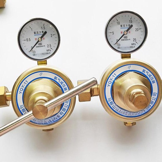 氧气减压器 ，双节式调压阀压力表稳压器全铜氧气减压阀