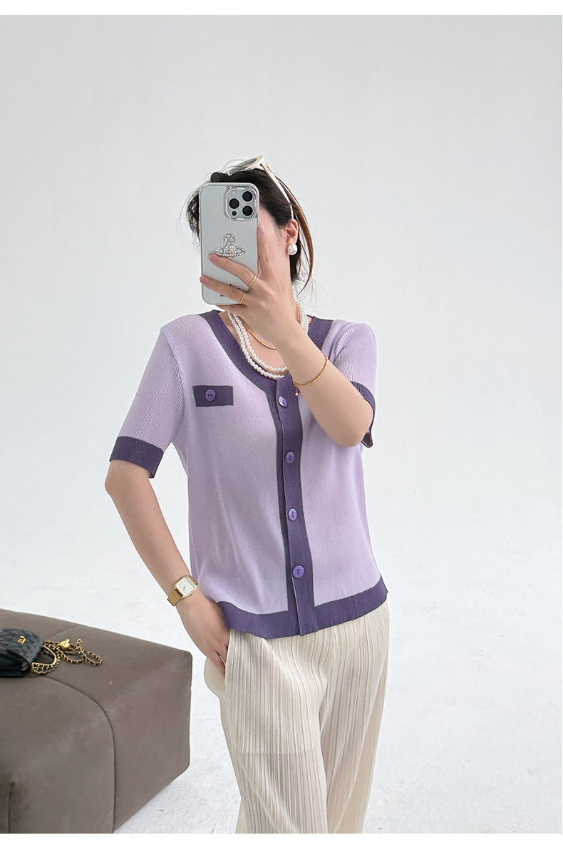 Áo phông ngắn tay cổ chữ V phong cách Chanel, thiết kế màu tương phản kiểu ngắn — Màu đen chi tiết 20