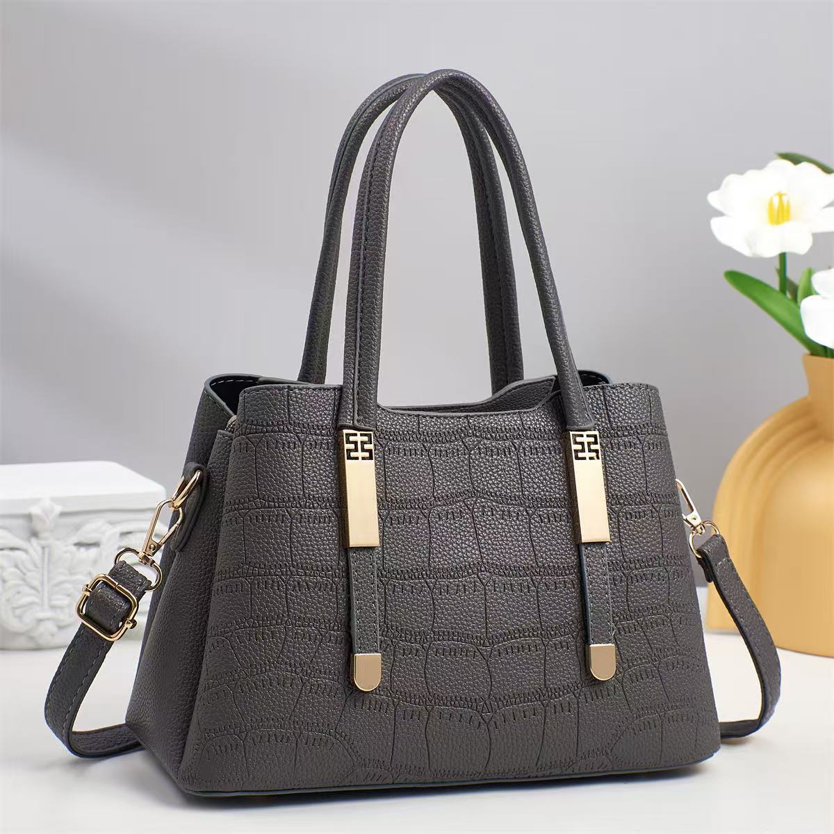 2025 nuevo bolso de hombro para mujer, bolso de estilo de viaje de trabajo, bolso de temperamento de moda casual de mujer de gran capacidad