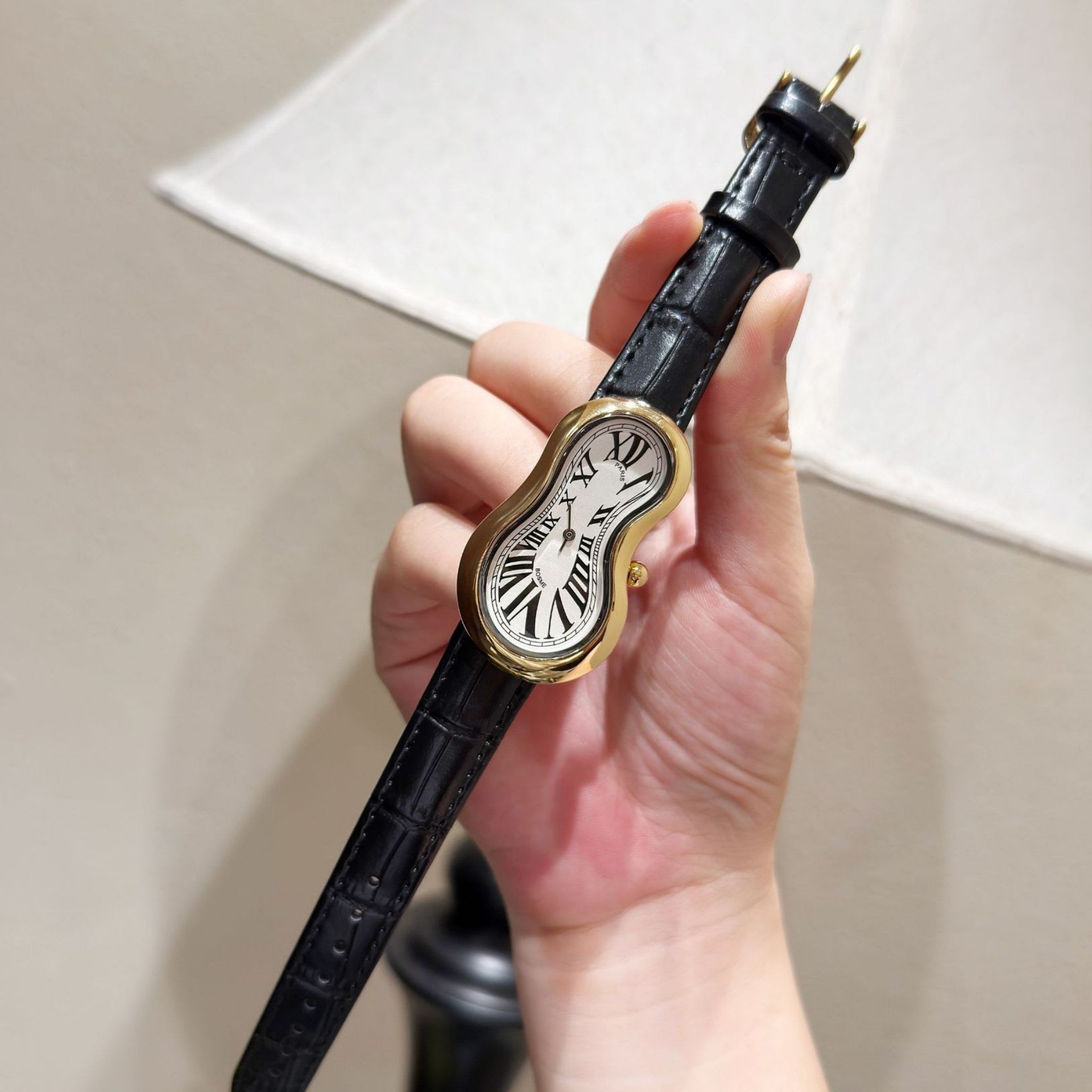 New Special-Shaped Y2K Melted Twisted Watch for Men and Women, Fashionable and High-End Waterproof Niche Mid-Century Style Quartz Watch