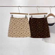 2025年秋季新款韩版复古小清新碎花灯芯绒包臀短裙高腰a字半身裙