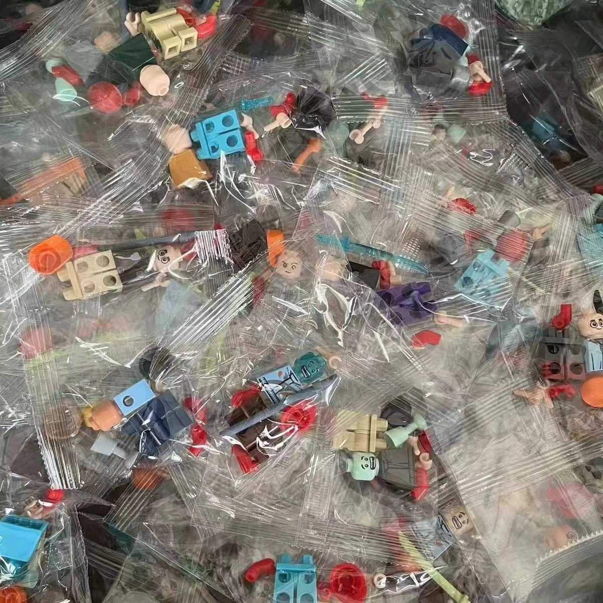 Набор минифигур LEGO (конструктор) — одна слепая мини-фигура в пакетике, коллекционная игрушка