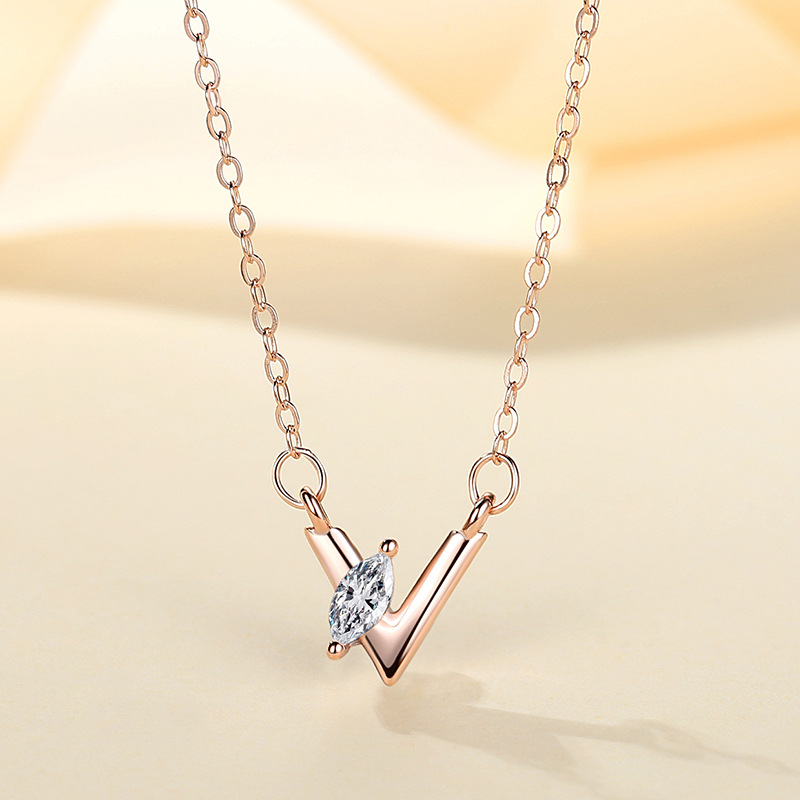 S925 collar de plata esterlina letra V simple collar al por mayor nicho femenino diseño sentido joyería clavícula cadena ins estilo frío
