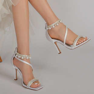 �W����ɫ����ˮ�朗l�߸���Ьһ�֎���������r���������朻�Ь