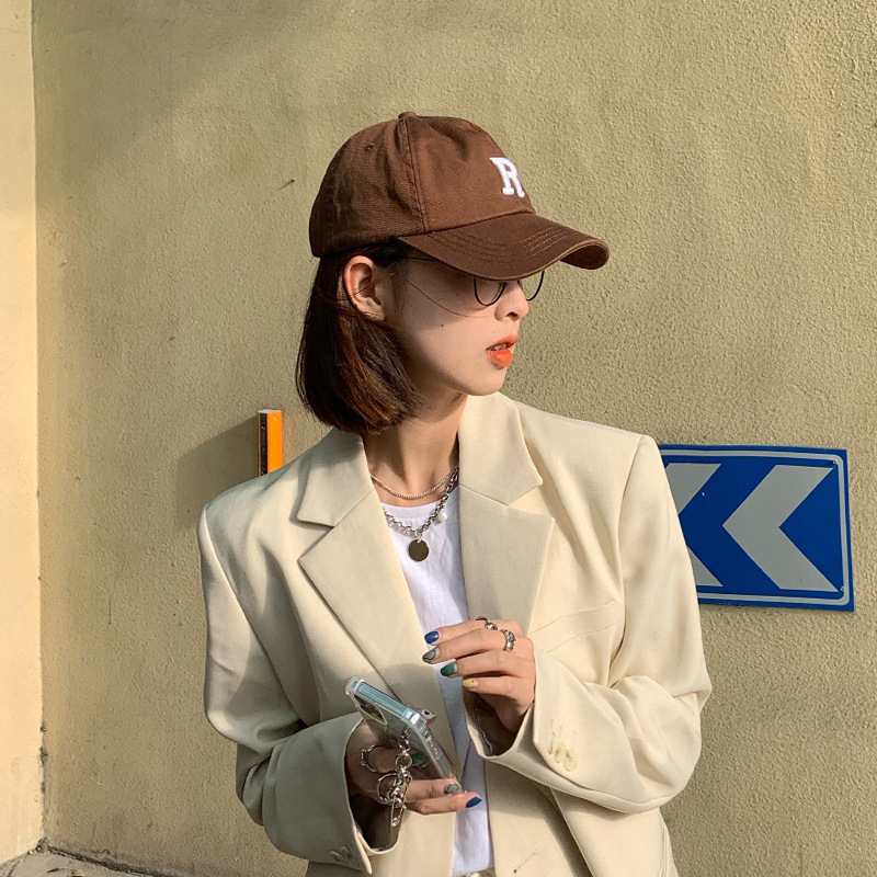 Chapeau de Baseball avec lettre R pour femmes et hommes, édition coréenne, Instagram Show Face, marque tendance, en langue de canard, nouvelle collection printemps/été 2024_voghion.com