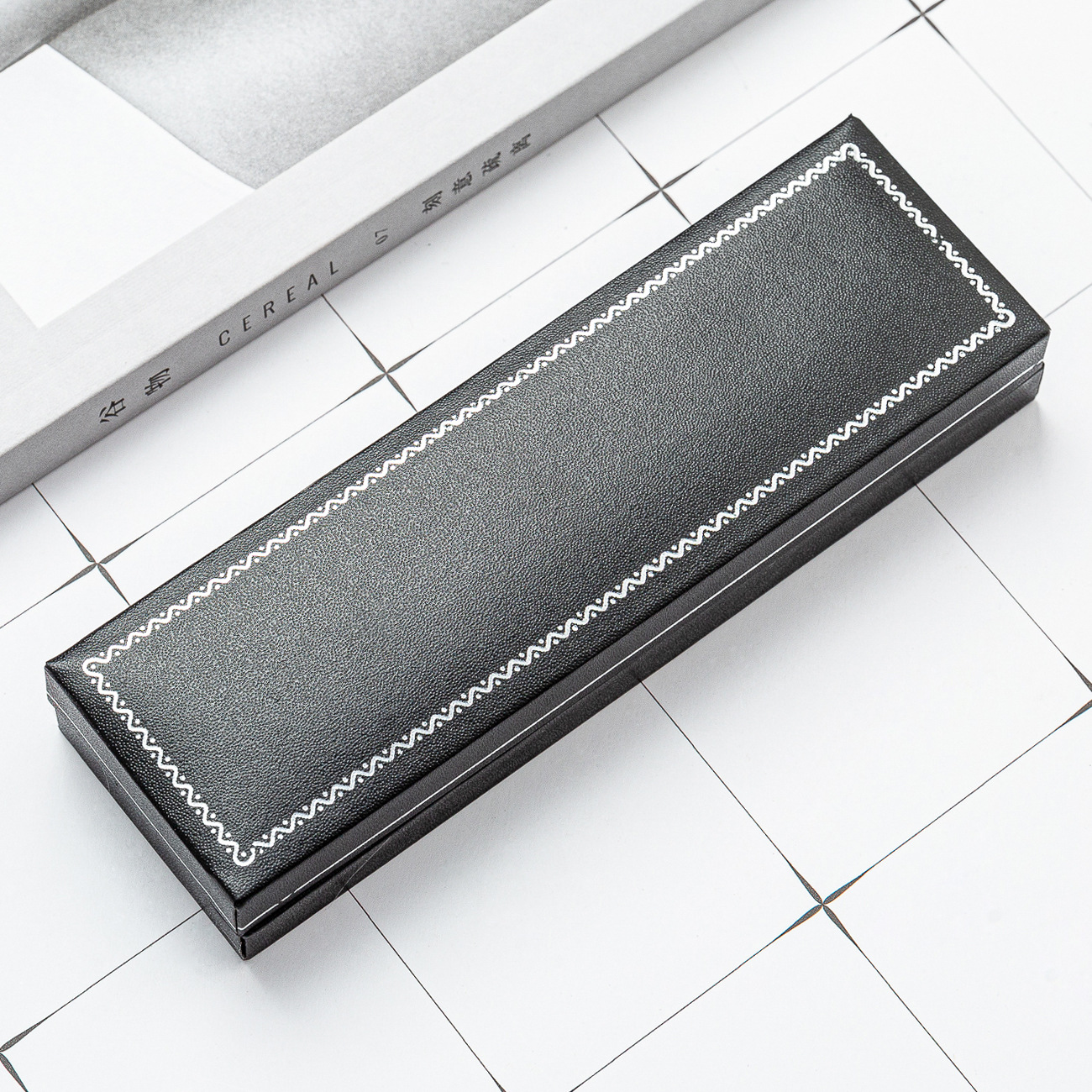 Flip pluma caja de embalaje en stock caja de la pluma de regalo de negocios al por mayor para imprimir Logo negro multicolor caja de papelería