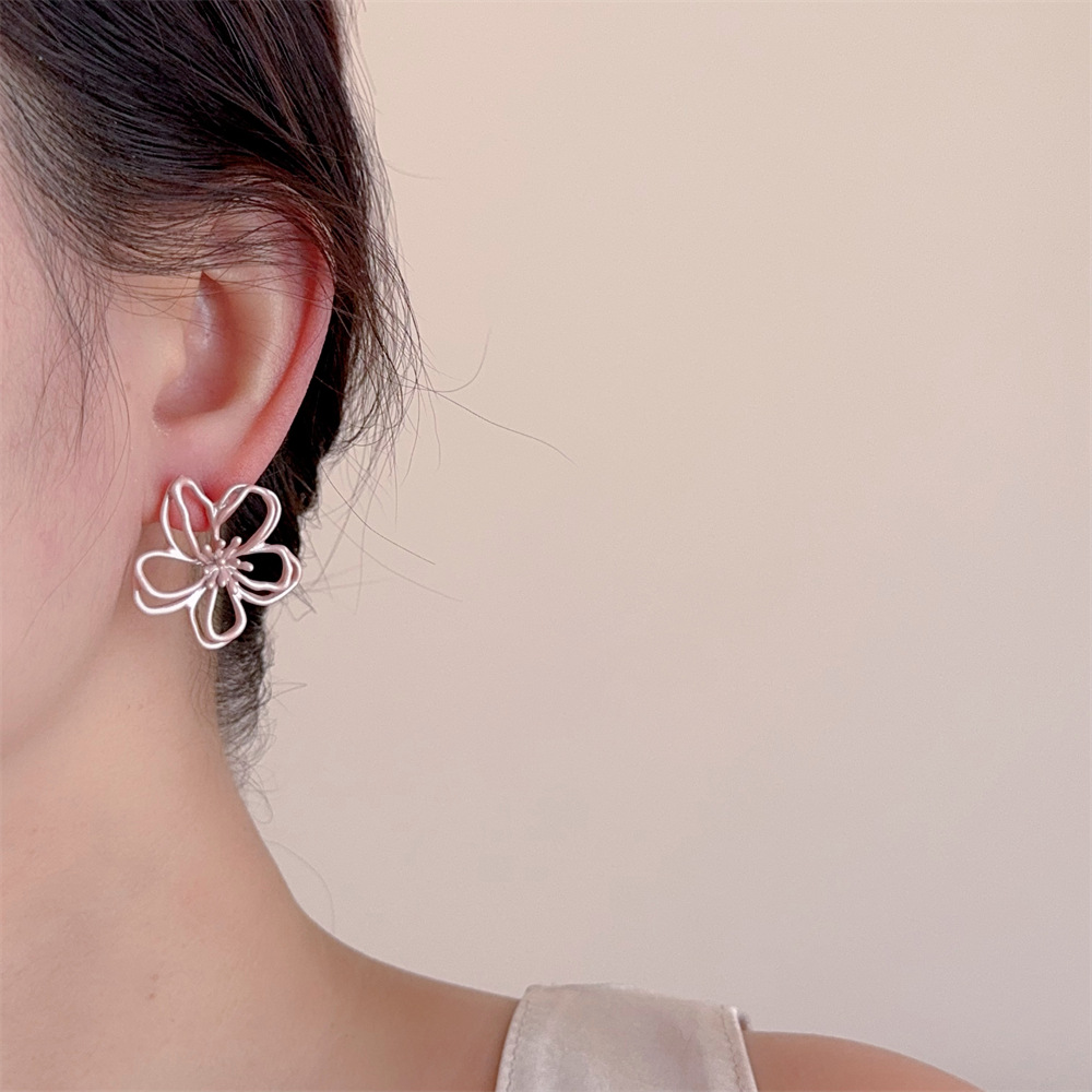 9g Weight 925 Sterling Silver Ear Needle Material Ear Studs Classification 1 Pair Quantity Holiday, Daily Occasion Alloy Material Flower Pattern All Seasons Season Women's Gender Elegant, Vintage Style, Sweet Style 1 Pair Elegant Vintage Style Sweet Flower Alloy Ear Studs 6