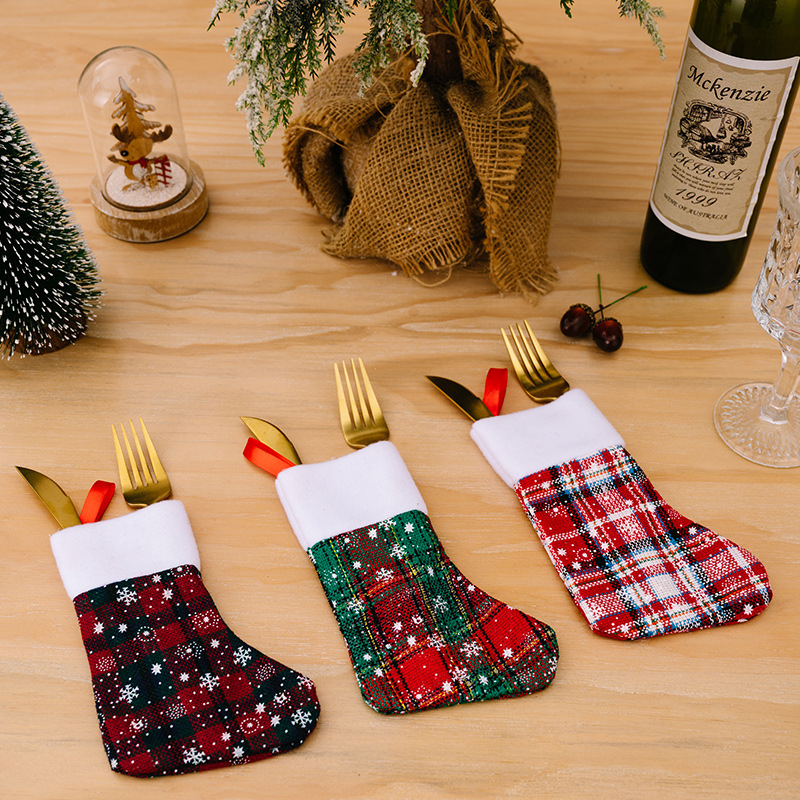 Weihnachtsdekoration Plaid Schneeflocke Messer und Gabel Set Weihnachten Kleine Socken Mini Weihnachten Socken Geschenk Tasche_voghion.com