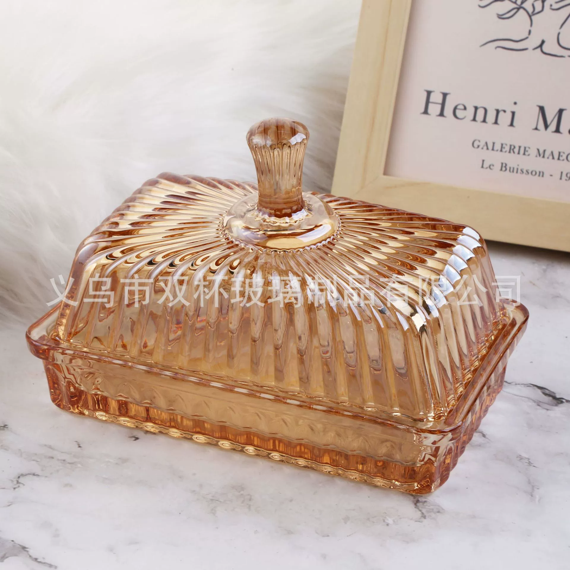 Transparent rectangular glass storage system, oil