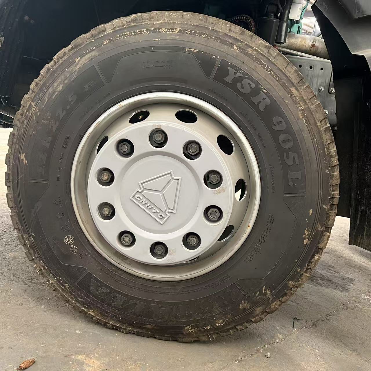 China Heavy Duty Truck HOWO TX dump truck, eight-wheel dump truck, mining and gravel engineering transport vehicle, exported to Africa