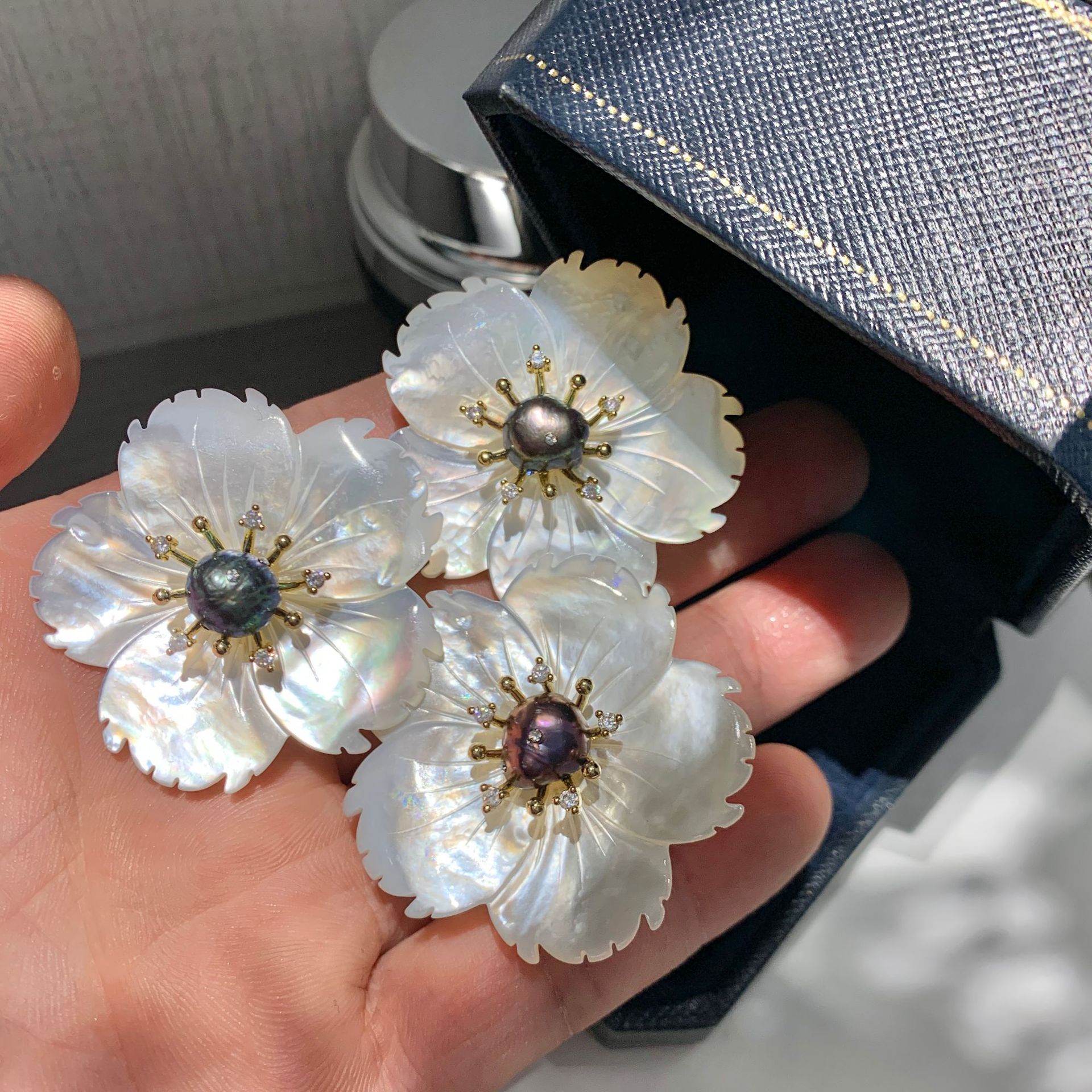 Thousand Family Silver Natural Baroque Freshwater Pearl Seawater Shell Brooch Retro Camellia Small Fragrant Style Accessories