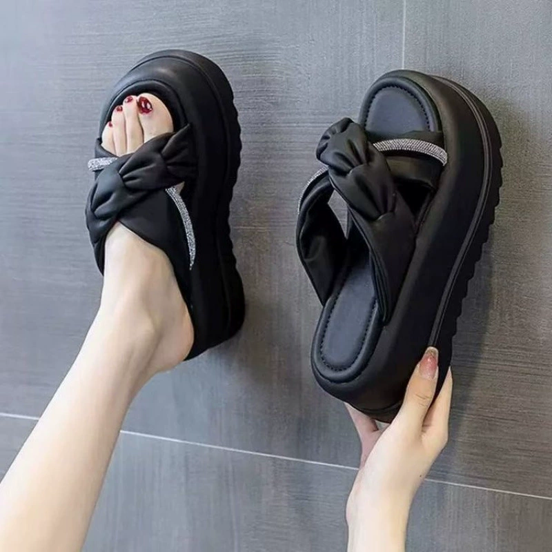 Сандалии с перекрестными ремешками для женской летней верхней одежды, толстая подошва для увеличения роста для маленьких людей, легкая мягкая подошва, не утомляющая ноги, морские пляжные тапочки.