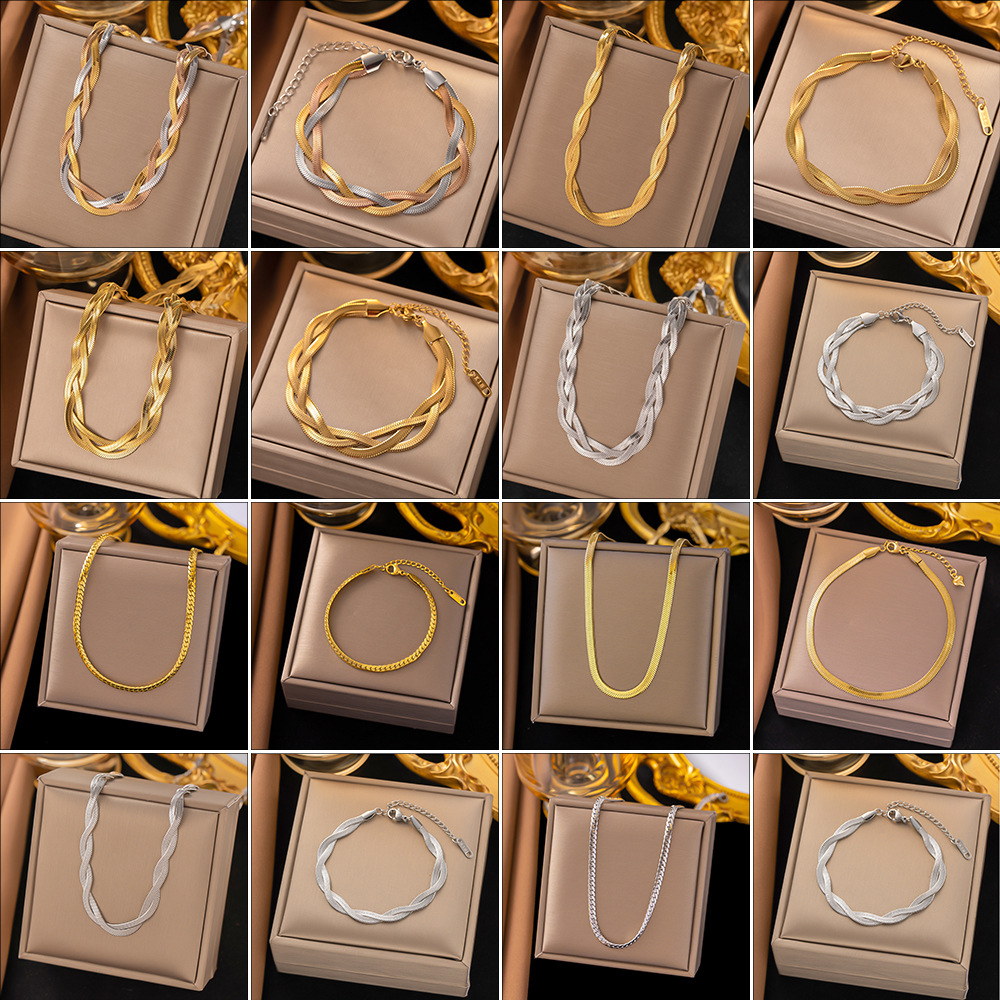 PVD Coated Stainless Steel Necklaces Geometric Titanium Steel Elegant Sweet Streetwear Waterproof Non Tarnish Jewelry Set display picture 1