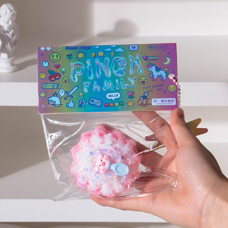 Cartoon marshmallow nube pellizco rojo en línea cremoso brillante cara nube suave amorosa creativa pellizco música de pellizco