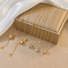 项链;手镯;胸针