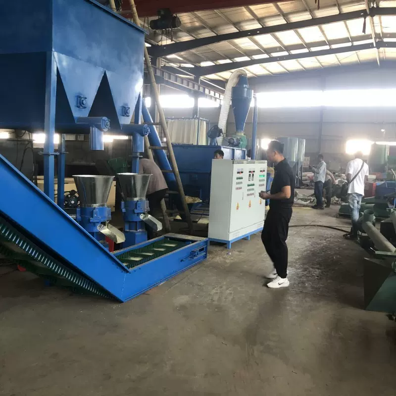 出口尼日利亚饲料生产线 海参饲料海带粉颗粒机 牛饲料加工设备