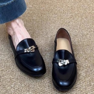 ��Ƥ��͹Ž����i�ۺ�ט���Ь��ЬŮ�A�^��ɫһ�_��ƽ��СƤЬ