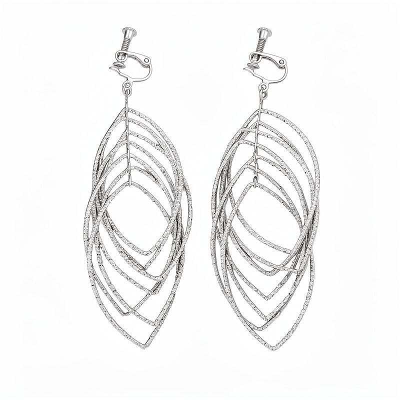 Oro multicapa hueco gancho de orejas sensación de alto nivel lujo ligero nicho sensación de diseño pendientes de orejas sin agujeros de orejas nuevas orejas para mujeres