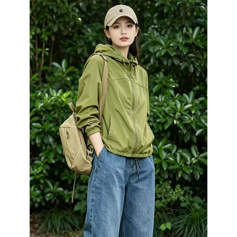Women's Hooded Sun Protection Jacket, Lightweight and Breathable, 2026 New Summer Style, Loose Fit, Casual, Age-Reducing, Fashionable Sun Protection Short Jacket