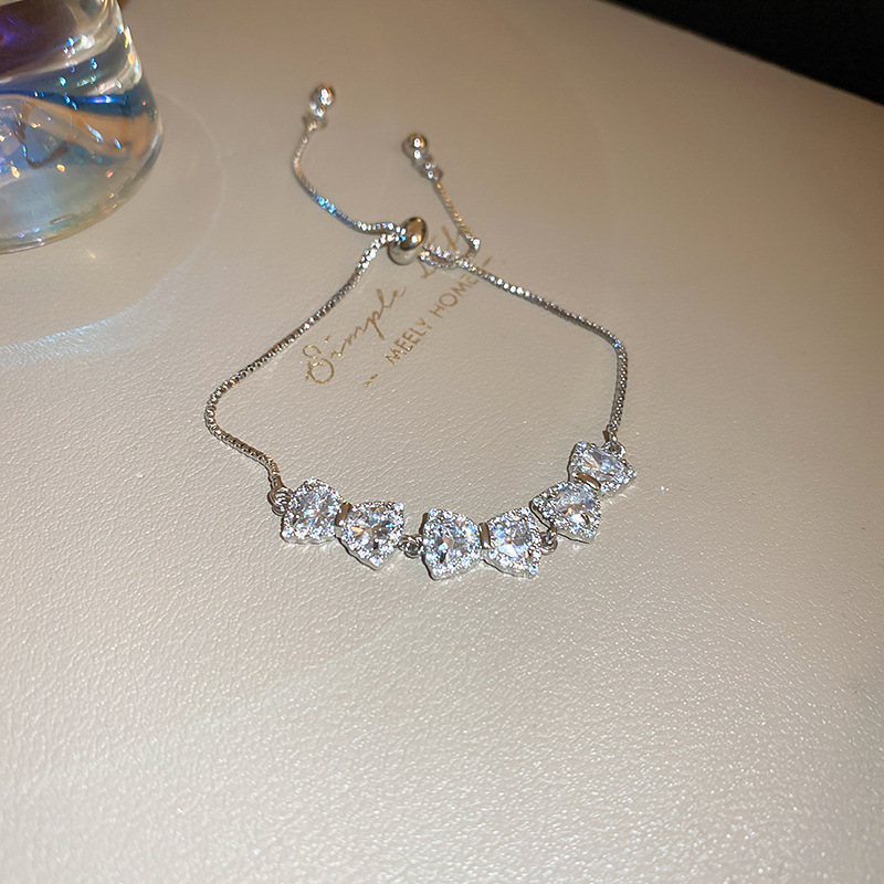 Pulsera de flores de metal transfronteriza europea y americana, nicho femenino, sentido de alta gama, pulsera simple y versátil, accesorios de joyería de lujo ligeros de moda