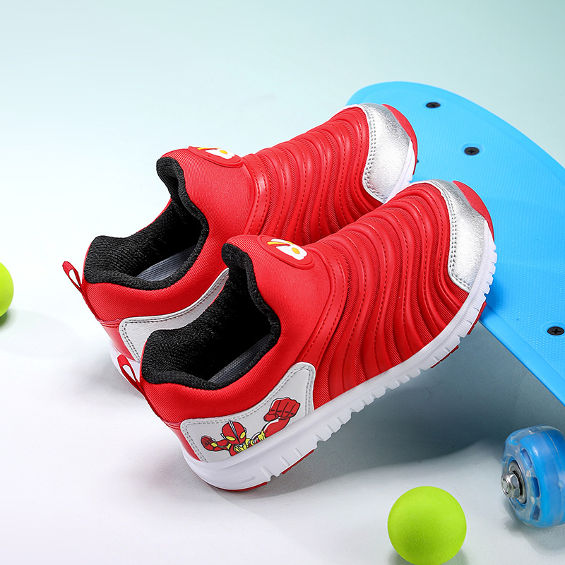 Zapatos infantiles de oruga primavera y verano nuevos zapatos transfronterizos transfronterizos de malla transpirables suaves zapatos deportivos para niños pequeños y medianos zapatos de bebé