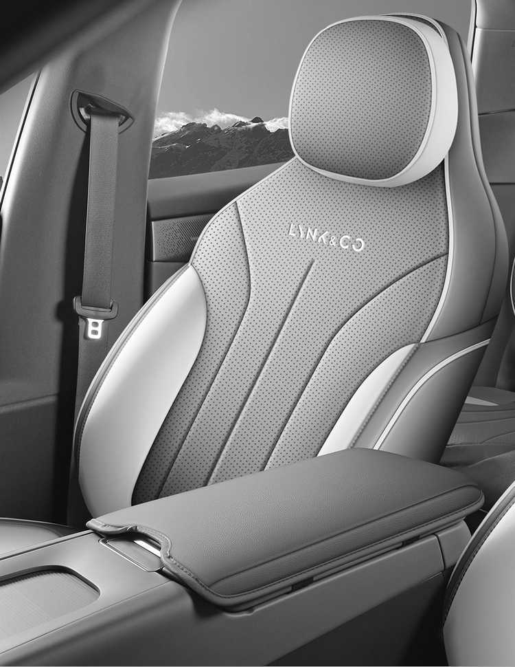 26 models of Lynk & Co 07 EM-P car seat covers, suitable for all seasons, full-coverage leather seat cushions with perforated design